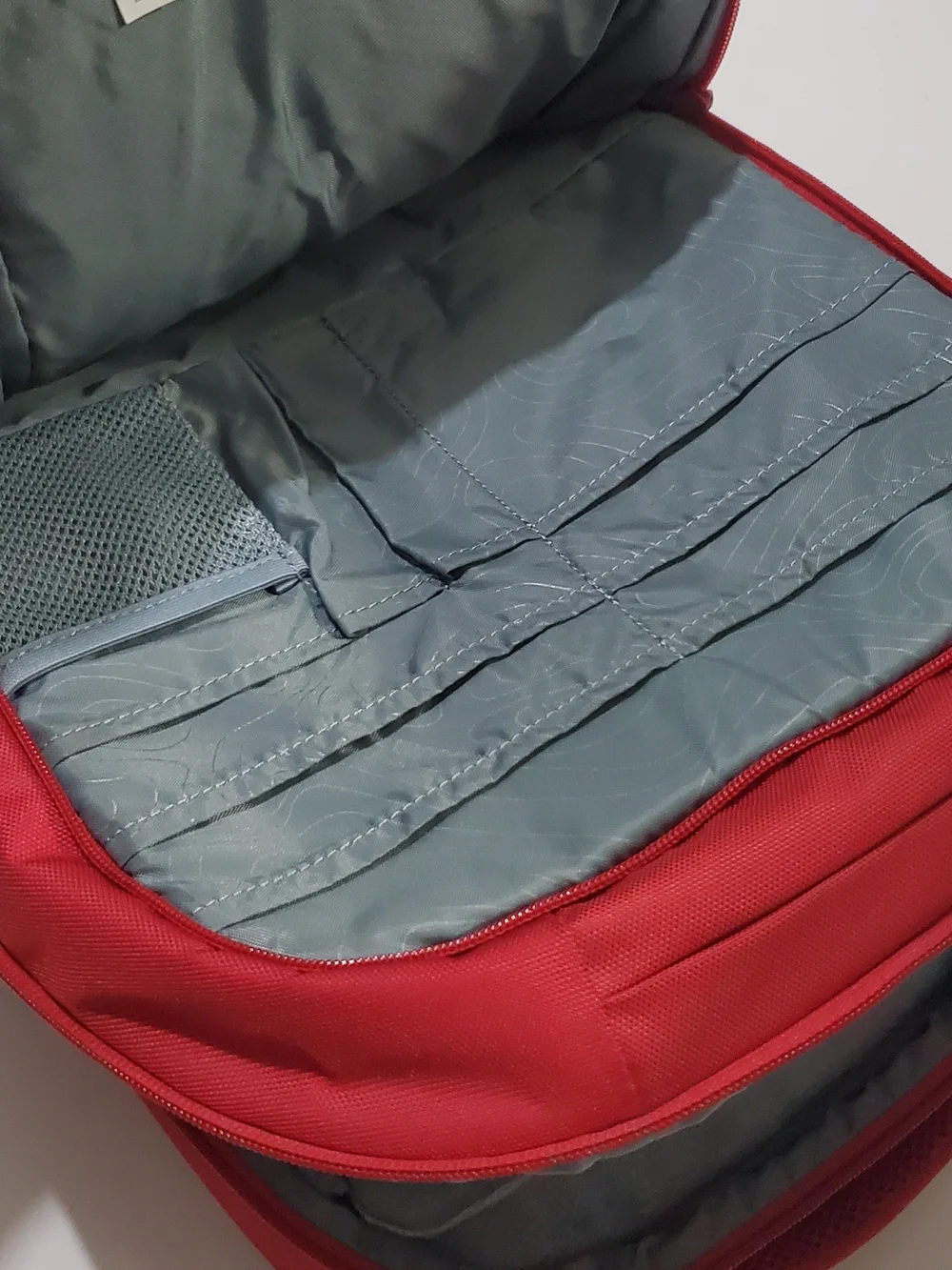Incase Red Slim Urban Backpack fit 15